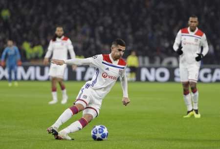 表现亮眼 表现亮眼