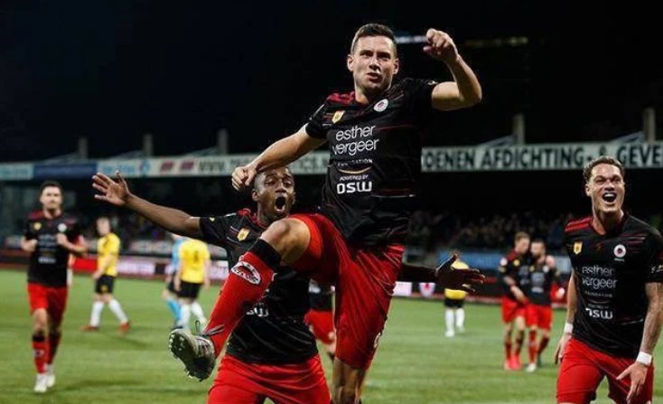 但他利用这 但他利用这